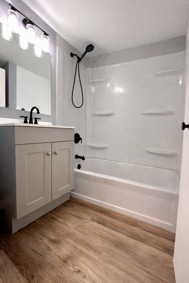 Photo - 725 S Spencer Rd