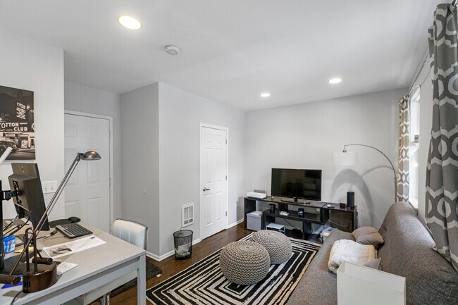 Photo - 720 W Evergreen-1 Unit 1