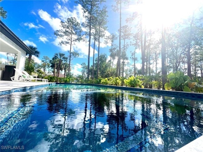 Building Photo - 510 12th Ave NE