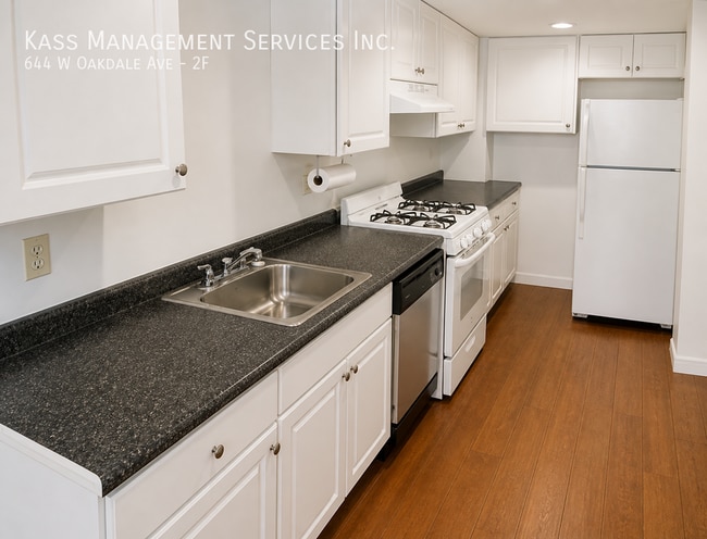 Building Photo - 644 W Oakdale Ave Unit 2F