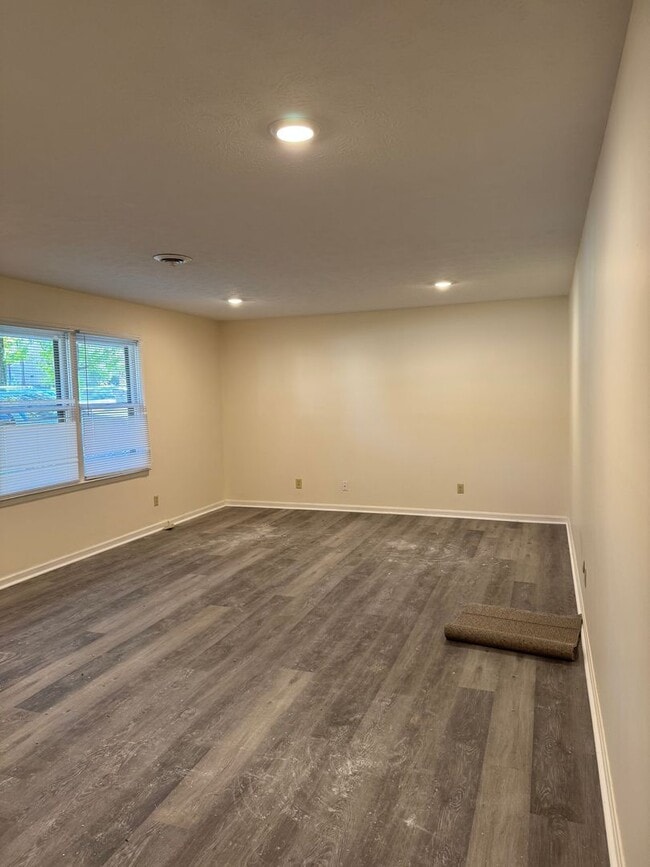 Photo - Lone Oak House