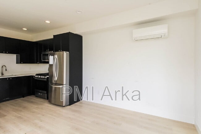 Photo - 909 28th Ave S
