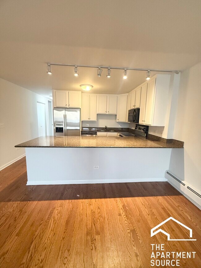 Building Photo - 1344 N Dearborn St Unit 17K