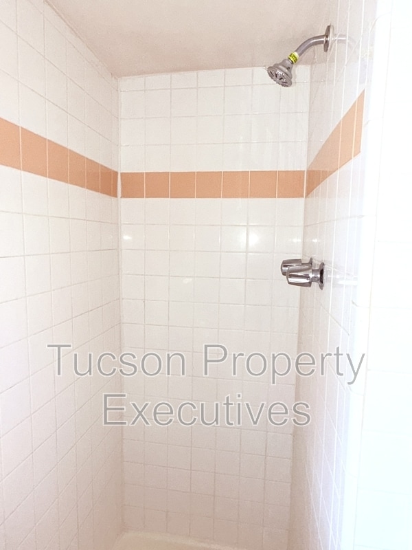 Photo - 1233 E Mabel St