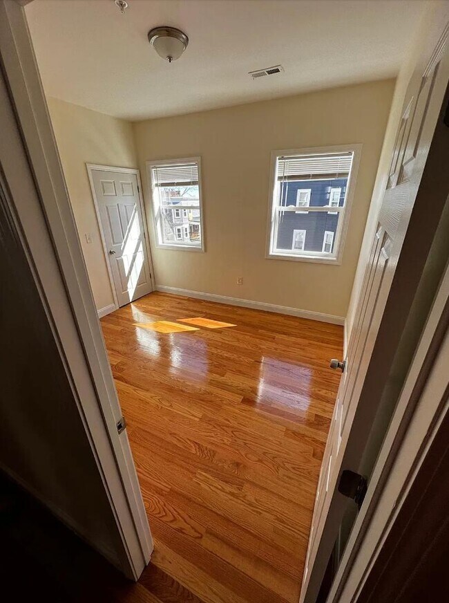 Photo - 57 Woodford St