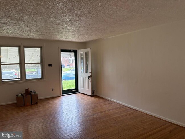 Photo - 1053 Taylor Dr