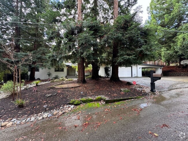 Building Photo - Gorgeous Single Level Home with Pool in Al...