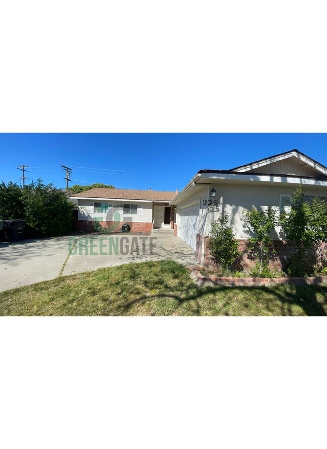 Photo - 925 Charleston Ave