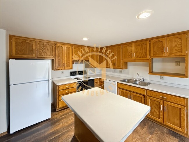 Photo - Executive Duplex 3 Bed 2.5 Bath 2.5 Stall Garage