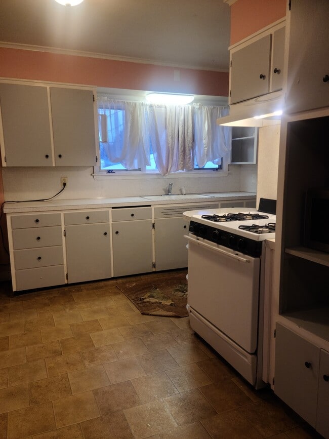 Building Photo - 3093 N Michigan Ave Unit Apartment#2