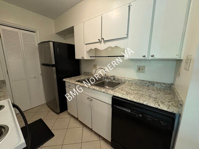 Photo - 5819-E Rexford Dr-
