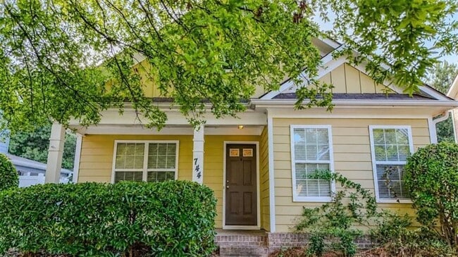 Photo - 744 W Vincent Dr