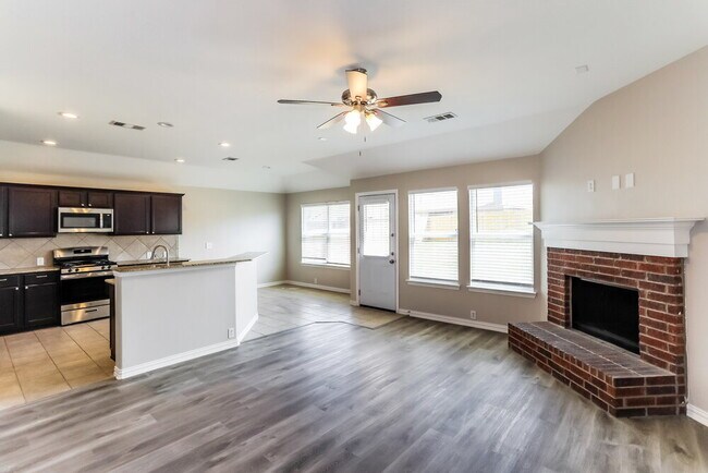 Photo - 1813 Sparrow Ln