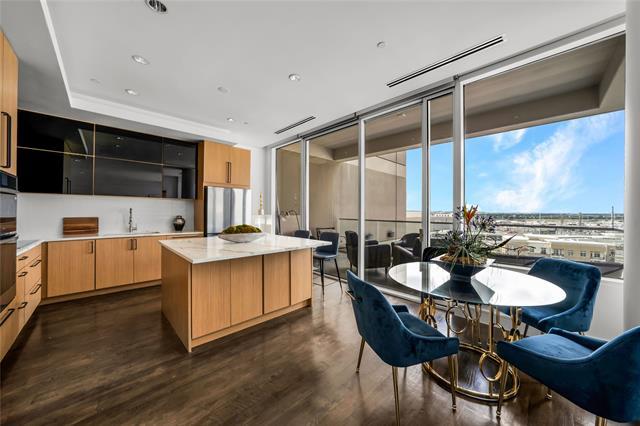 Building Photo - 2408 Victory Park Ln Unit 832