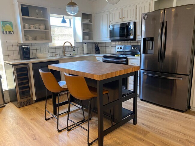 Photo - Furnished 2/2.5 Condo Blocks from Baylor C...