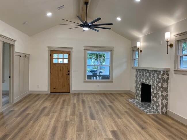 Photo - 549 N Tacoma Ave