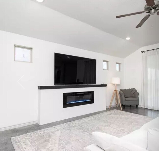 Photo - Beautiful 4 Bedroom 2 Bath Home for Rent