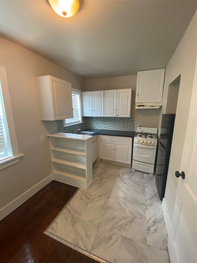 Building Photo - 1624 Holman St Unit 20