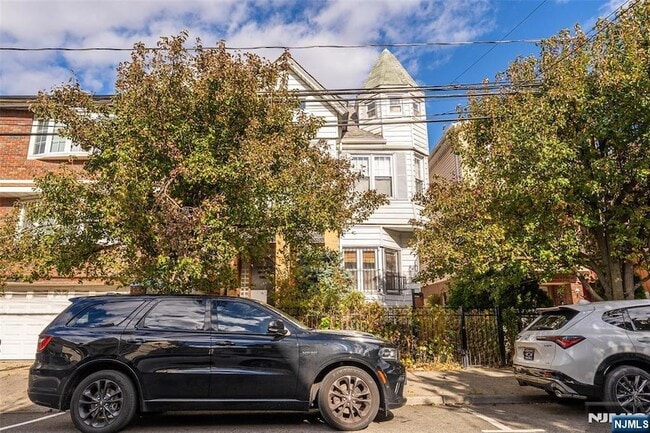 Building Photo - 124 73rd St