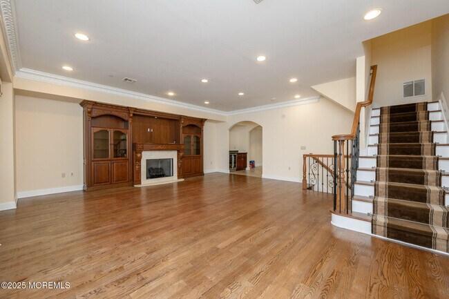 Photo - 25 White Oak Ln