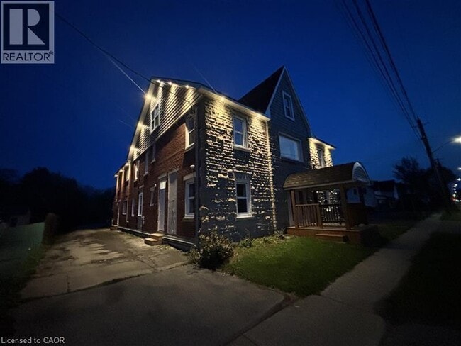 Photo - 803 King St Unité 2