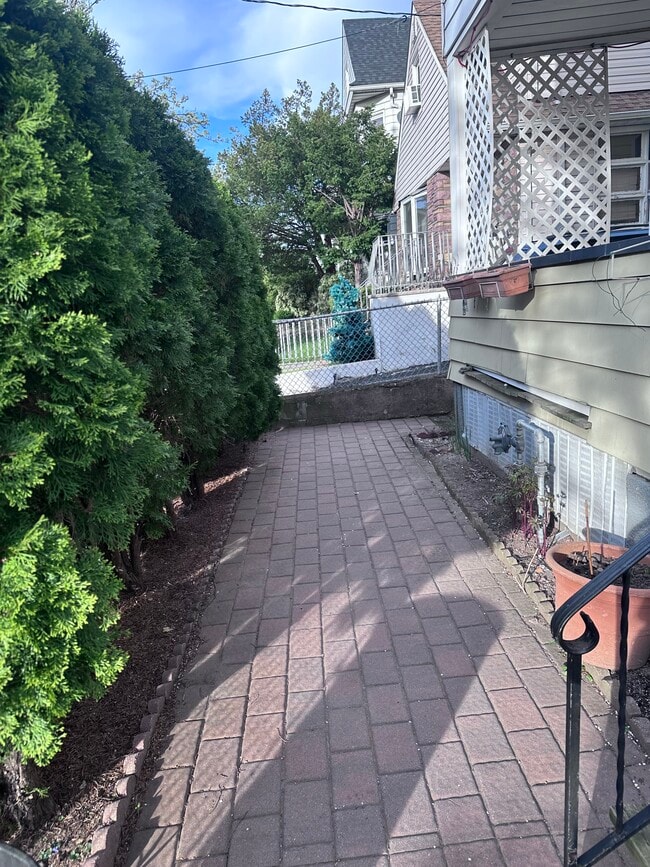 Photo - 95 E Clifton Ave