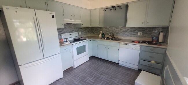 2808 Canarsie Dr