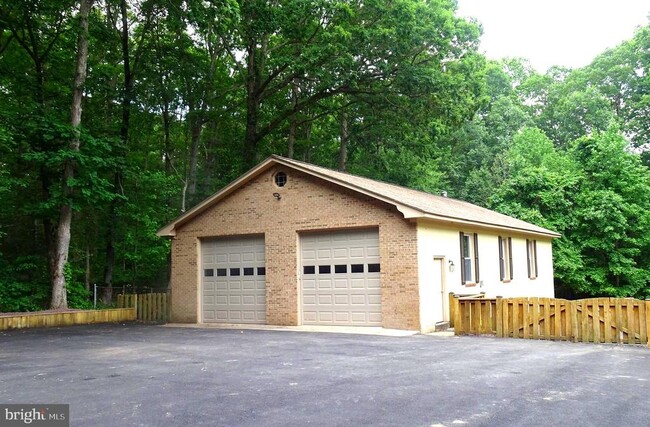 Building Photo - 3842 Stoneybrook Rd Rental