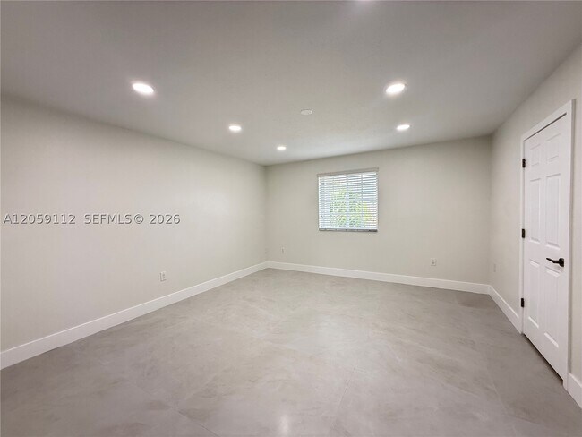 Building Photo - 3514 W 76th St Unit 201