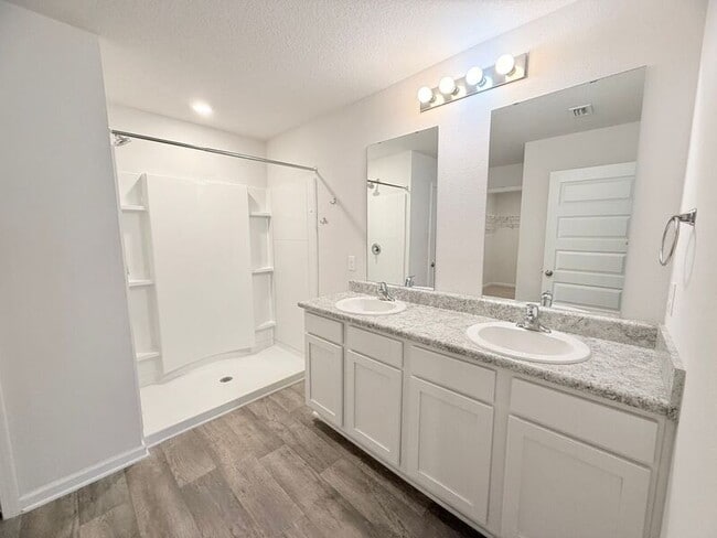 Photo - 5801 Guinevere Ln