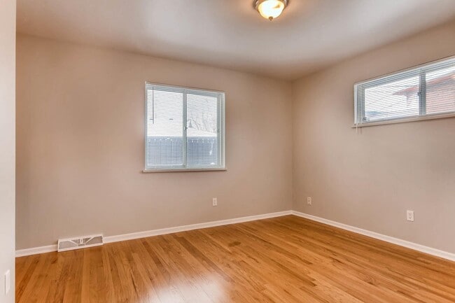 Photo - 5250 Meade St