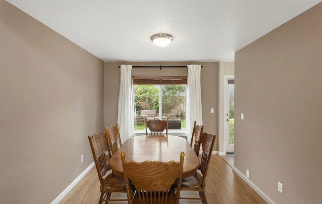 Photo - 309 SE Juniper Ave