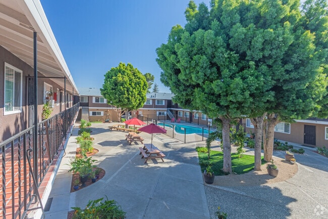 Surrey Square Apartments