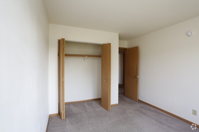 2BR_1BA 930 sq ft - Bedroom
