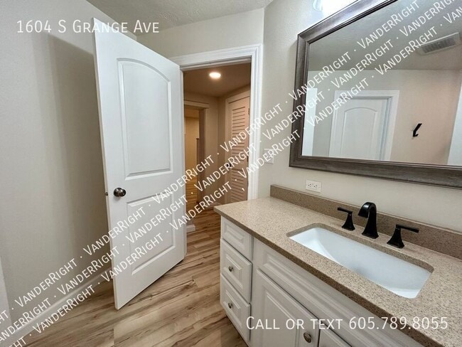 Photo - 1604 S Grange Ave