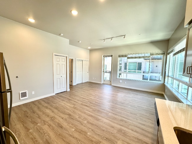 Photo - 2330 Yakima Ct Unit D402