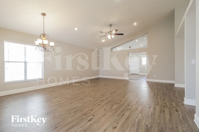 Photo - 522 Whittingham Pl