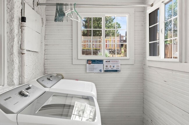 Photo - Charming partially furnished 1 bedroom Duplex Apartment Unidad 442 W 1st St