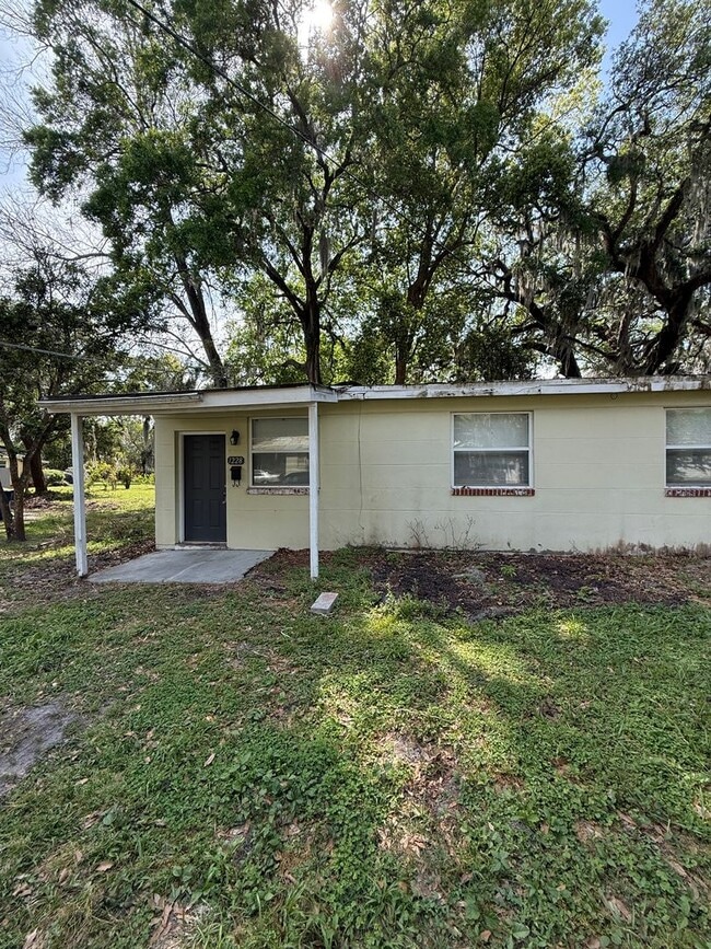 Building Photo - Charming 2-Bedroom Home — Available Now at 1228 Riverbank Court, Jacksonville, FL
