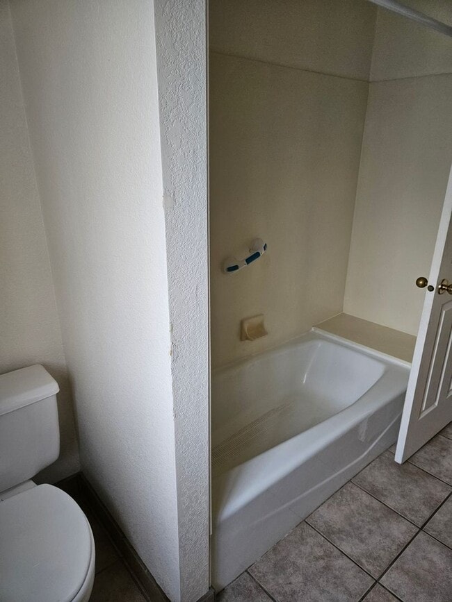 Photo - North Orem 2 bedroom/1 bath apartment Unit 833 (TH)