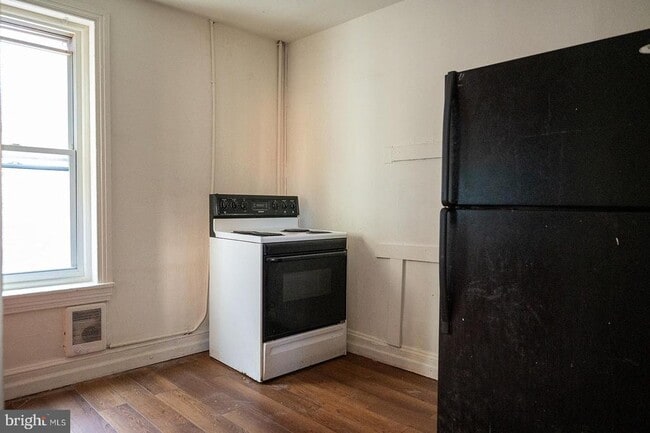 Photo - 835 E Chelten Ave