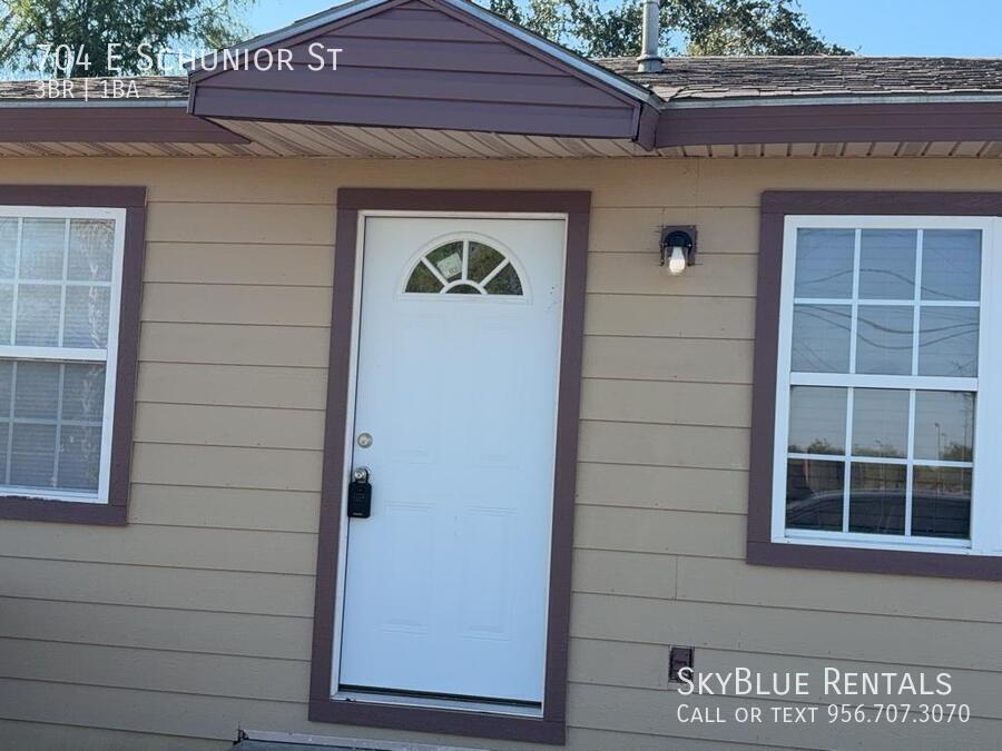 Photo - 704 E Schunior St