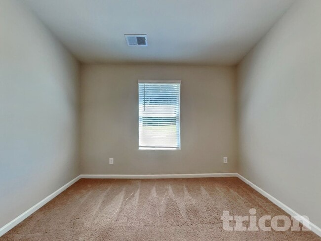 Photo - 310 Coleshill Rd