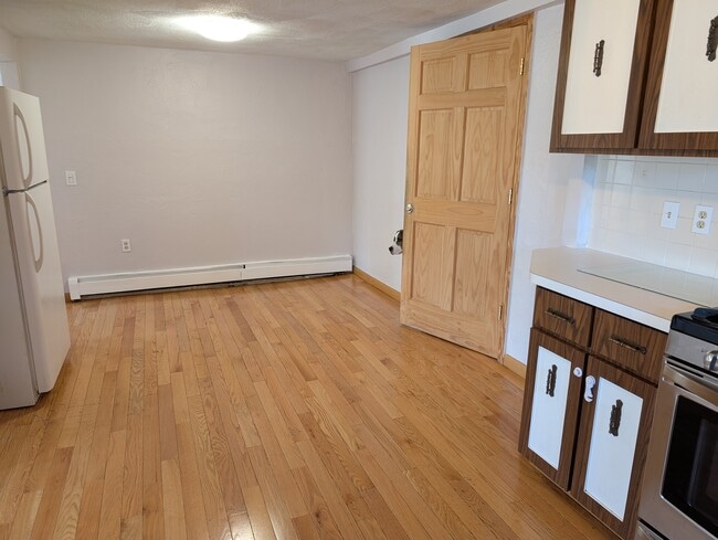Eat in kitchen - 302 Riverside Ave Apartments Unit 1