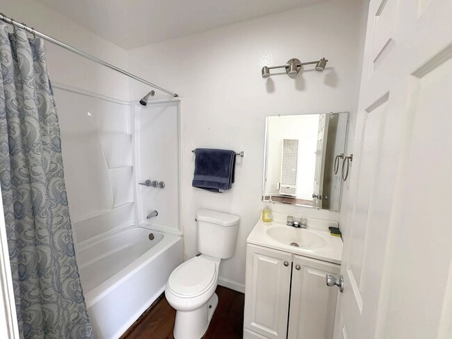 Photo - 711 E J St Unit B