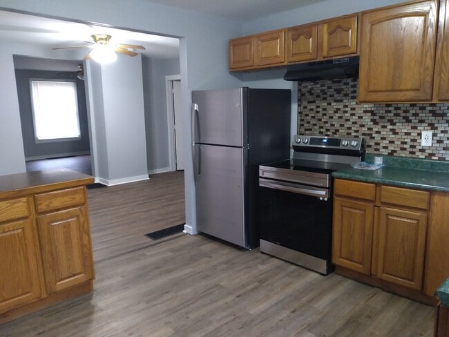 Building Photo - 16 N 11th St