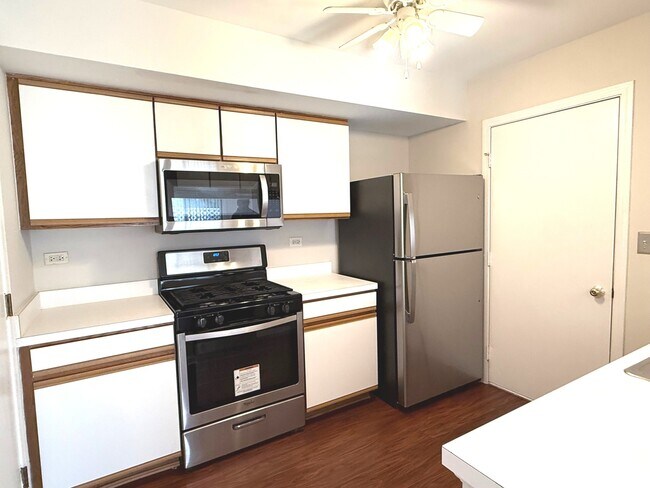 Photo - 408 Trenton Ct