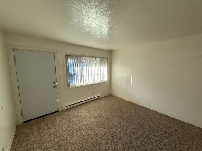 Photo - 239 Kearney St S