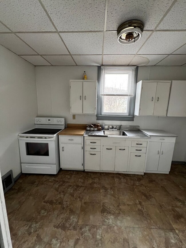 Building Photo - 21-23 Locust St Unit 23 Locust