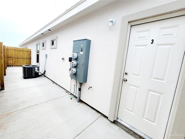 Photo - 19 Swallow Ave Unit 3